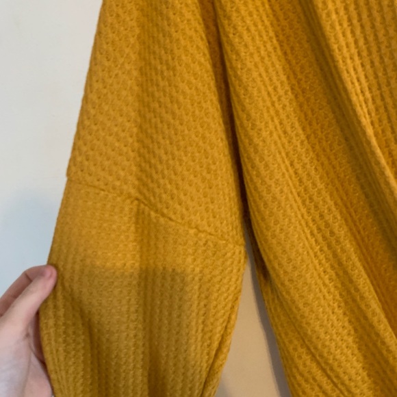 KNOTTED FRONT LONG SLEEVE MUSTARD COLOR - Picture 4 of 5